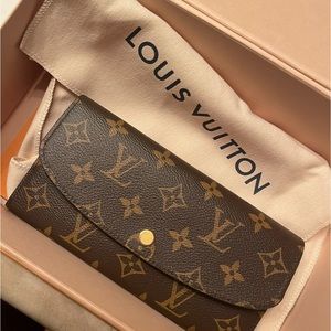 Louis Vuitton Emilie wallet.